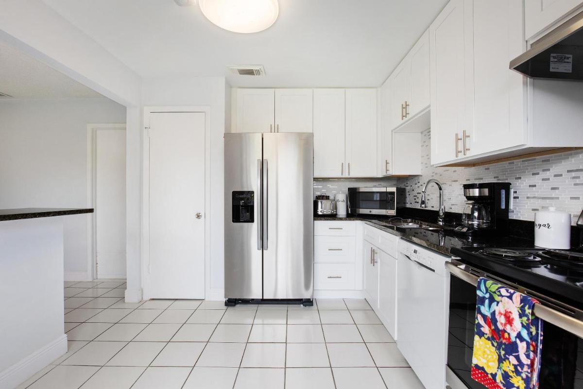 Cozy Home Minutes Away From Disney - Housity