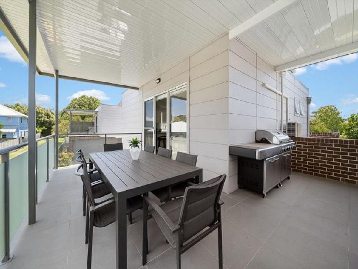 Contemporary Beach House Walk to Everything in Huskisson - Housity
