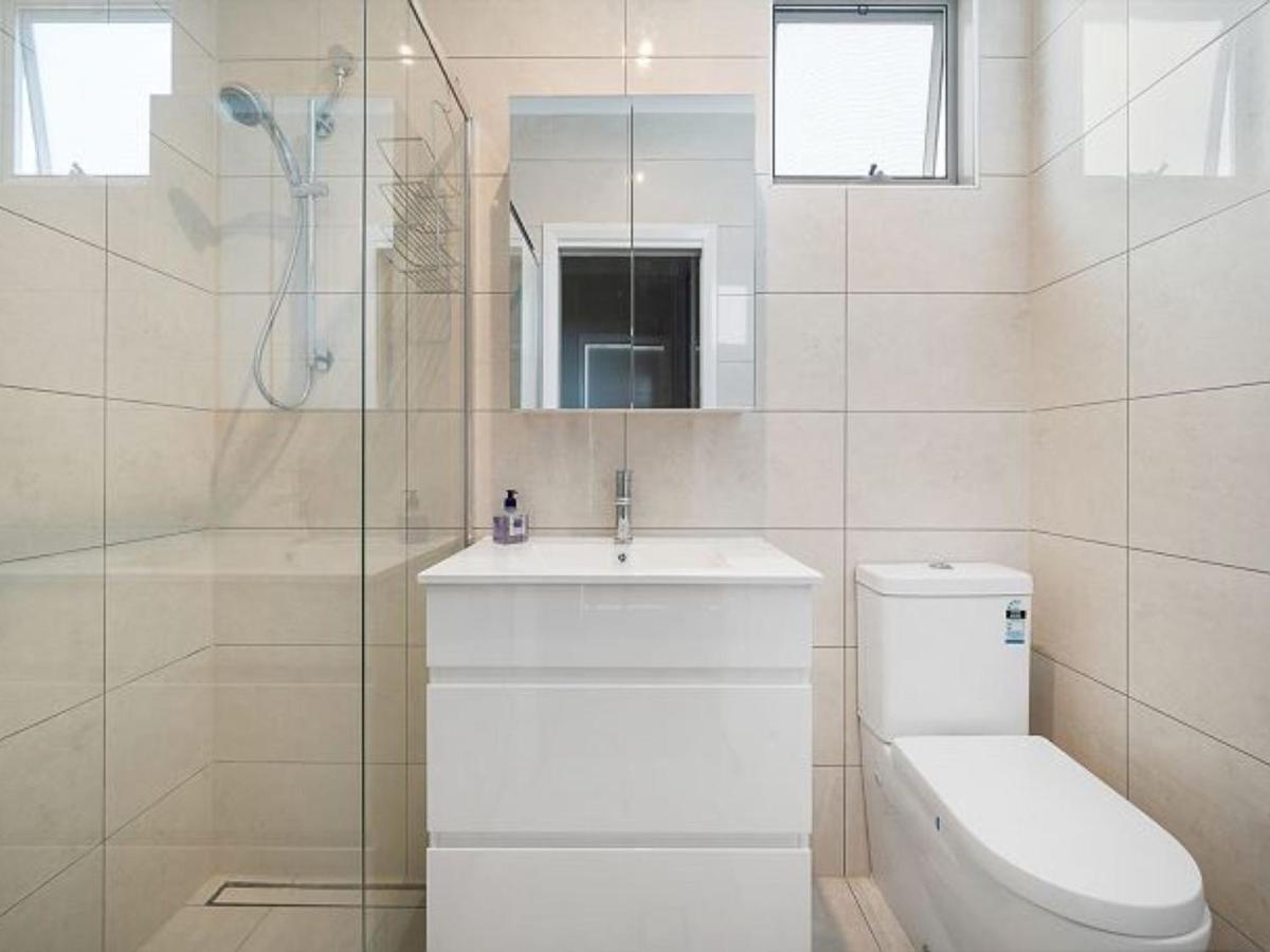 Contemporary Beach House Walk to Everything in Huskisson - Housity