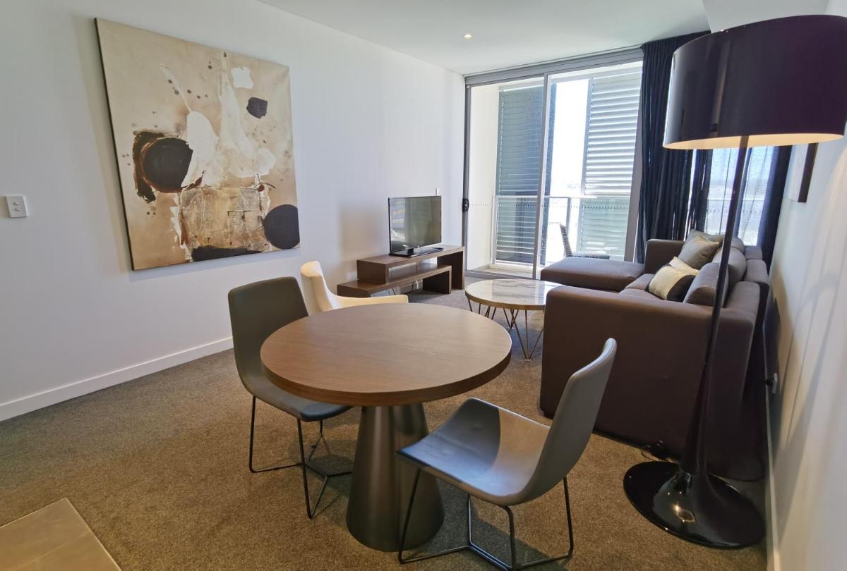 KOZYGURU Chatswood Luxury Studio Walk to Chatswood Chase NCH088-721 - Housity