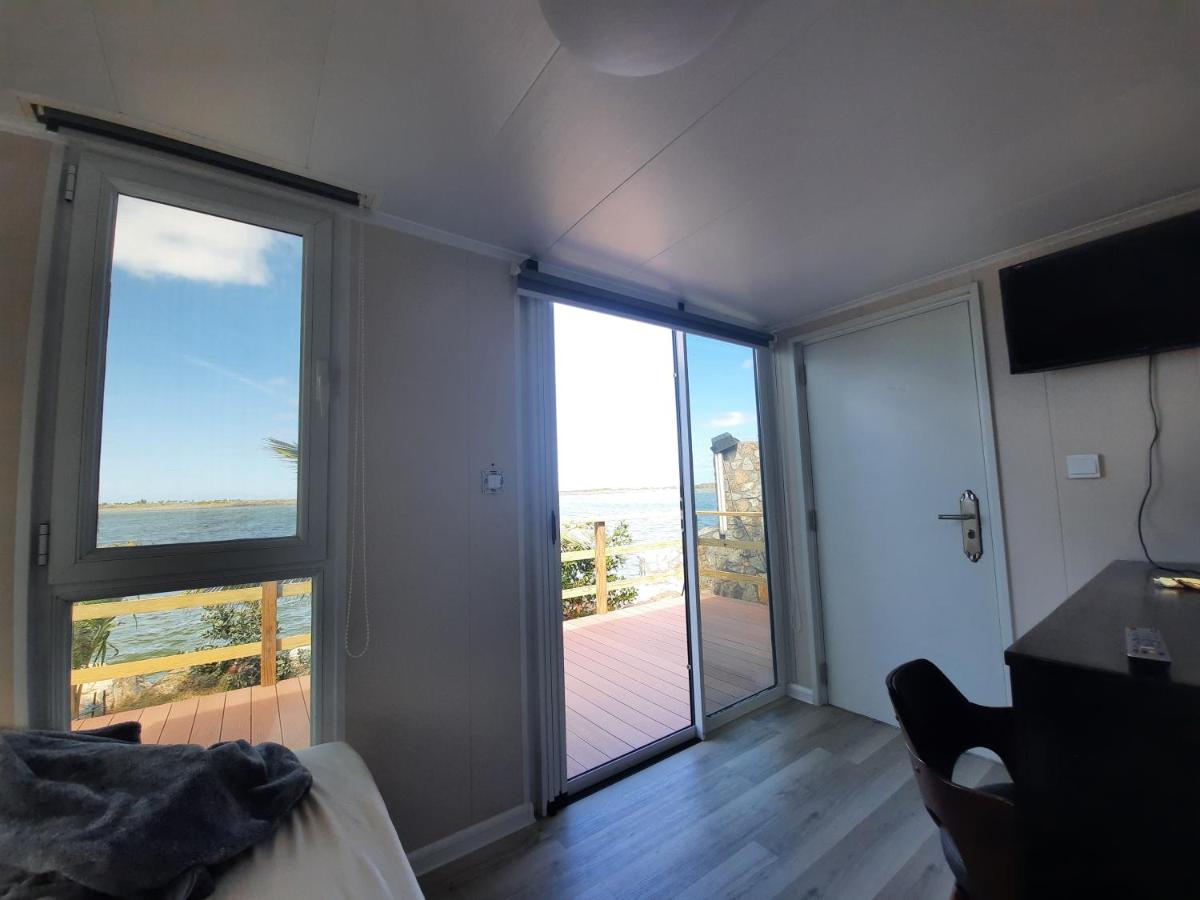 Suitetrails - Cosy Waterfront Private retreat