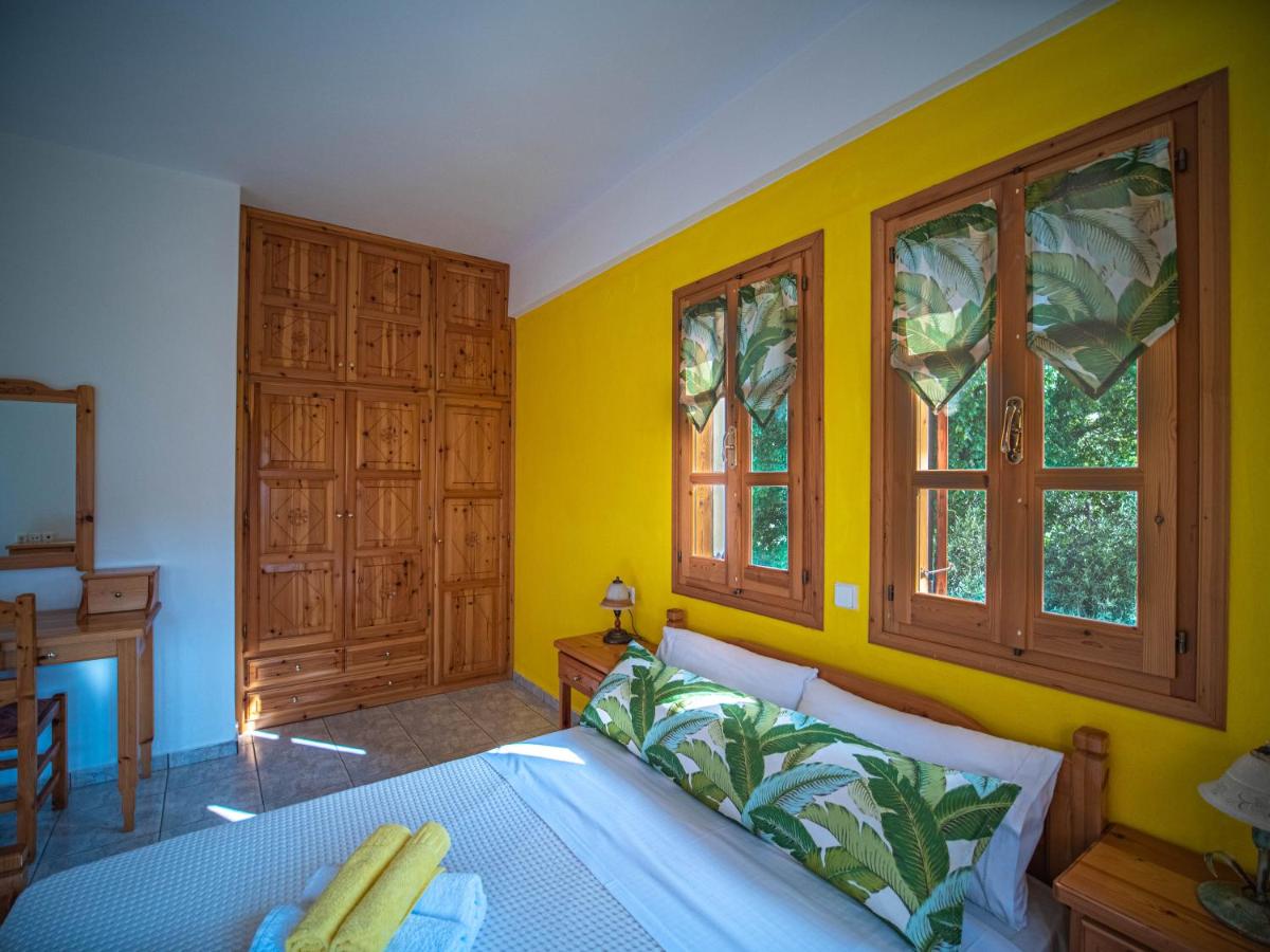 Lemon House for big family in Damouchari - Delicious Houses - Housity
