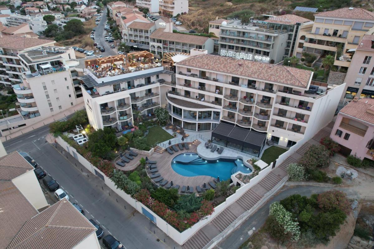 Piscine de l'établissement Hotel L'Acquale ou située à proximité