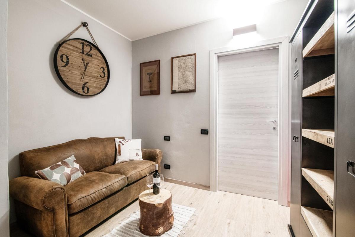 Wine House - The House Of Travelers - Housity