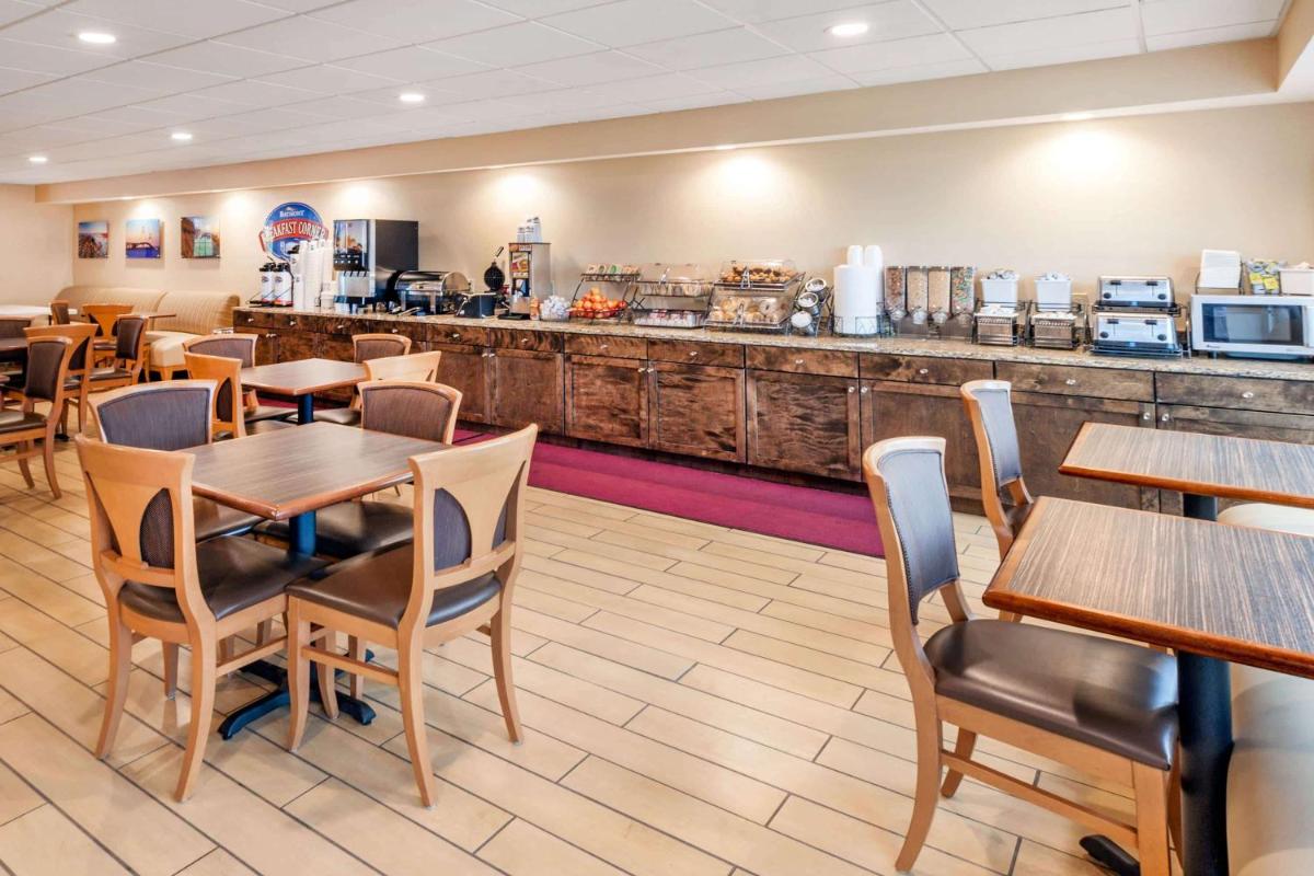 Baymont by Wyndham St. Ignace Lakefront - Housity