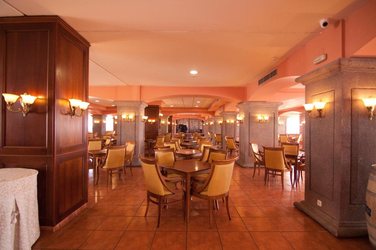 Un restaurante o sitio para comer en Gran Hotel Peñiscola