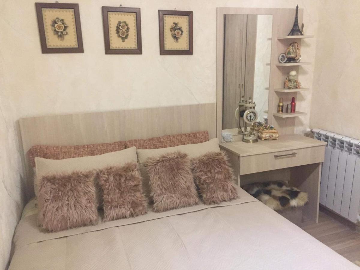 White House Taso - Housity