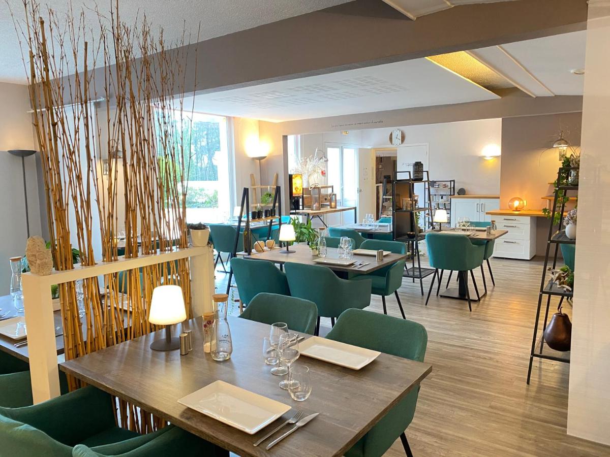 Restaurant ou autre lieu de restauration dans l'établissement Logis Latitude Ouest Hôtel Restaurant & Spa
