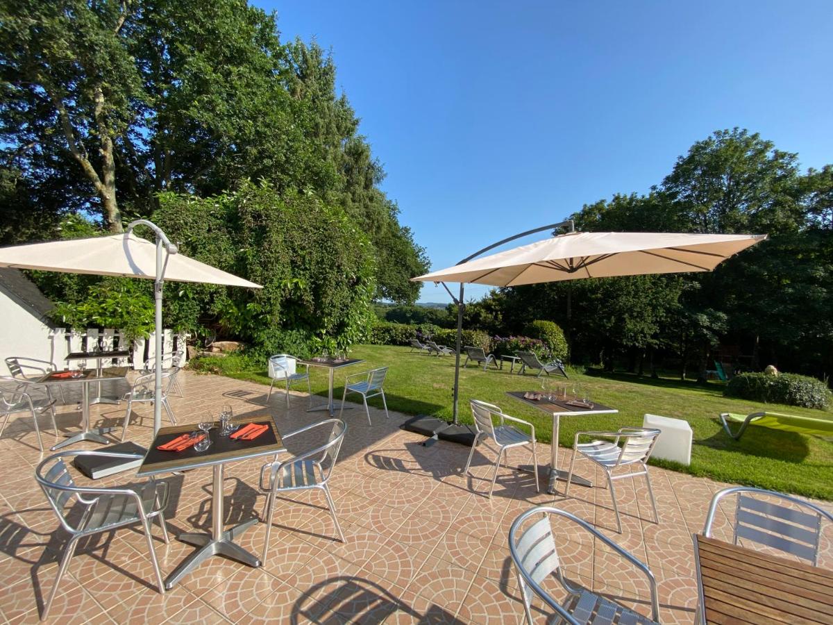 Jardin de l'établissement Logis Latitude Ouest Hôtel Restaurant & Spa