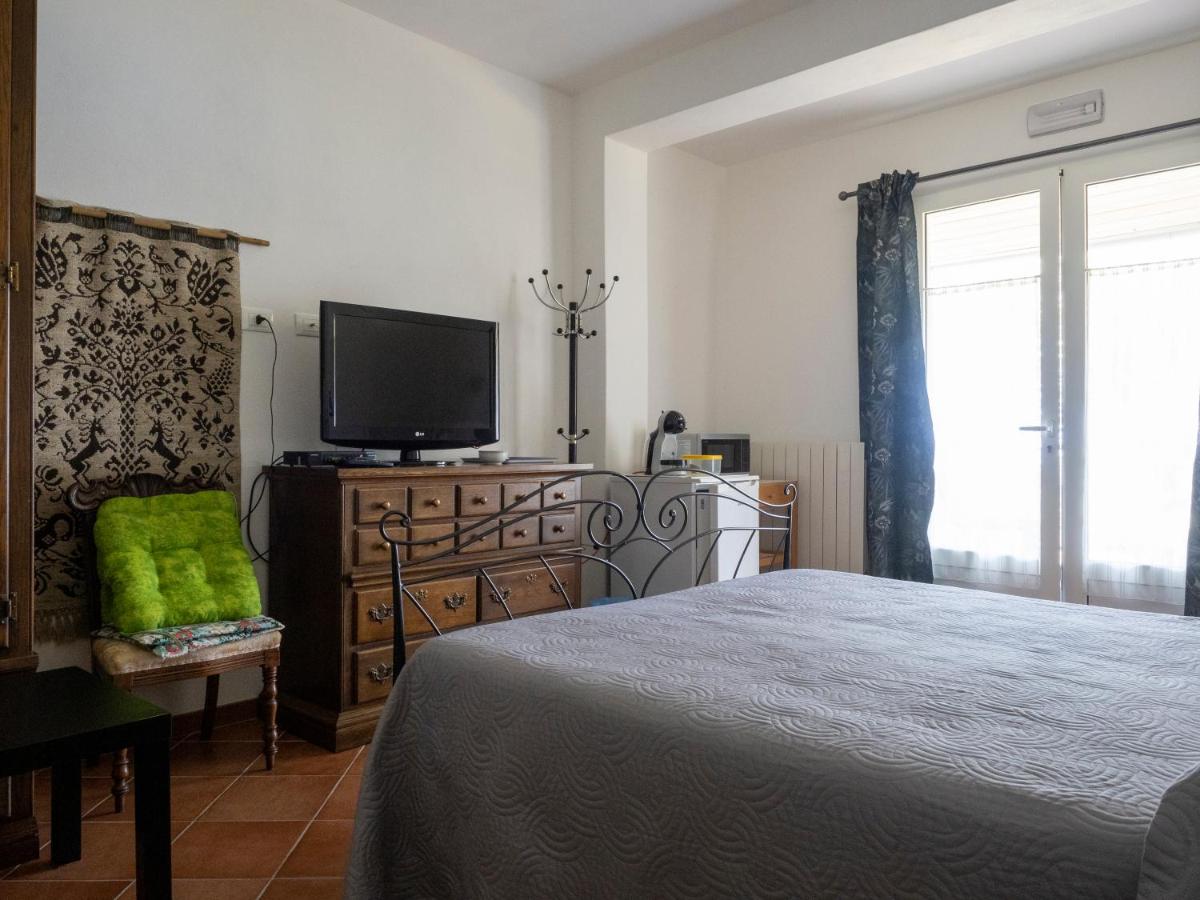 Tra Gli Ulivi - Housity