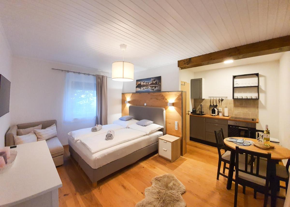 Tiny Kozma Apartment - Housity