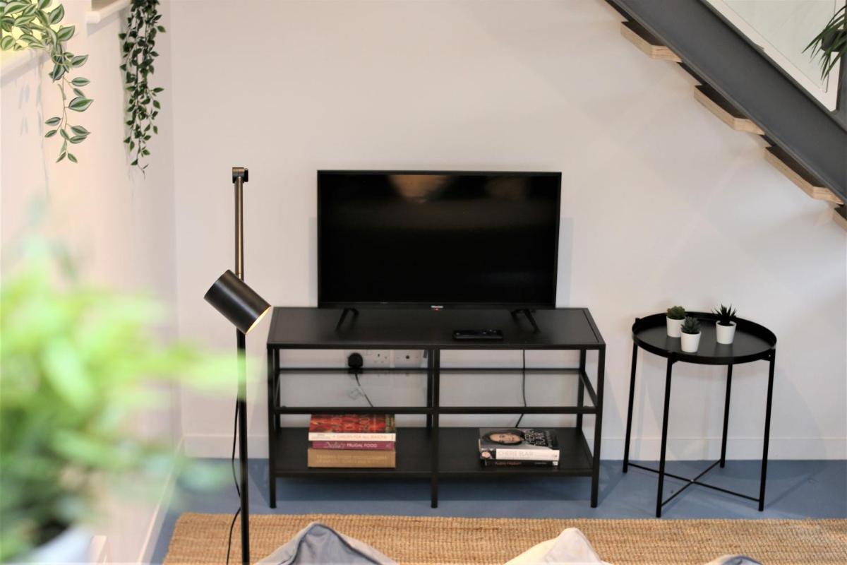 The Coach House - Free Private Parking - by Property Promise - Housity