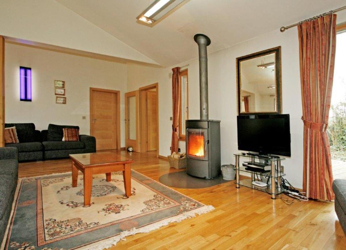 Ballyhoura Mountain Luxury Holiday Lodge No 13 - Housity