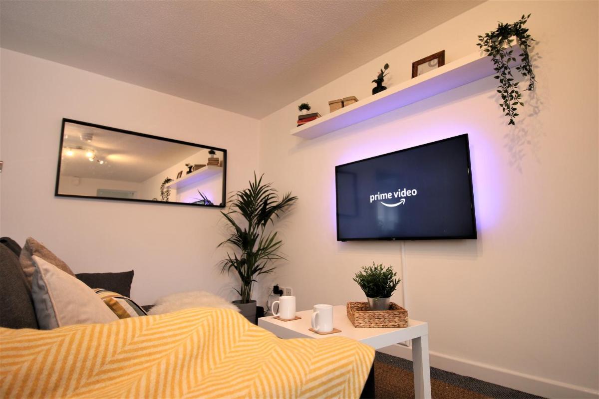 Thesiger Court Apartments - Free Private Parking - by Property Promise - Housity