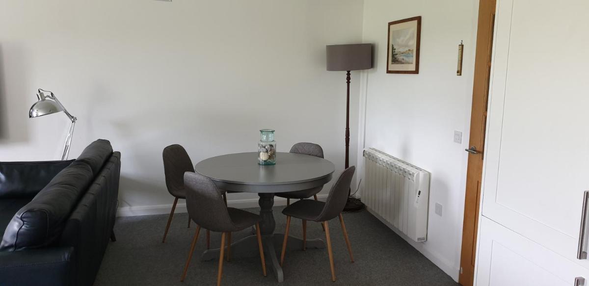 One The Cairns - Housity