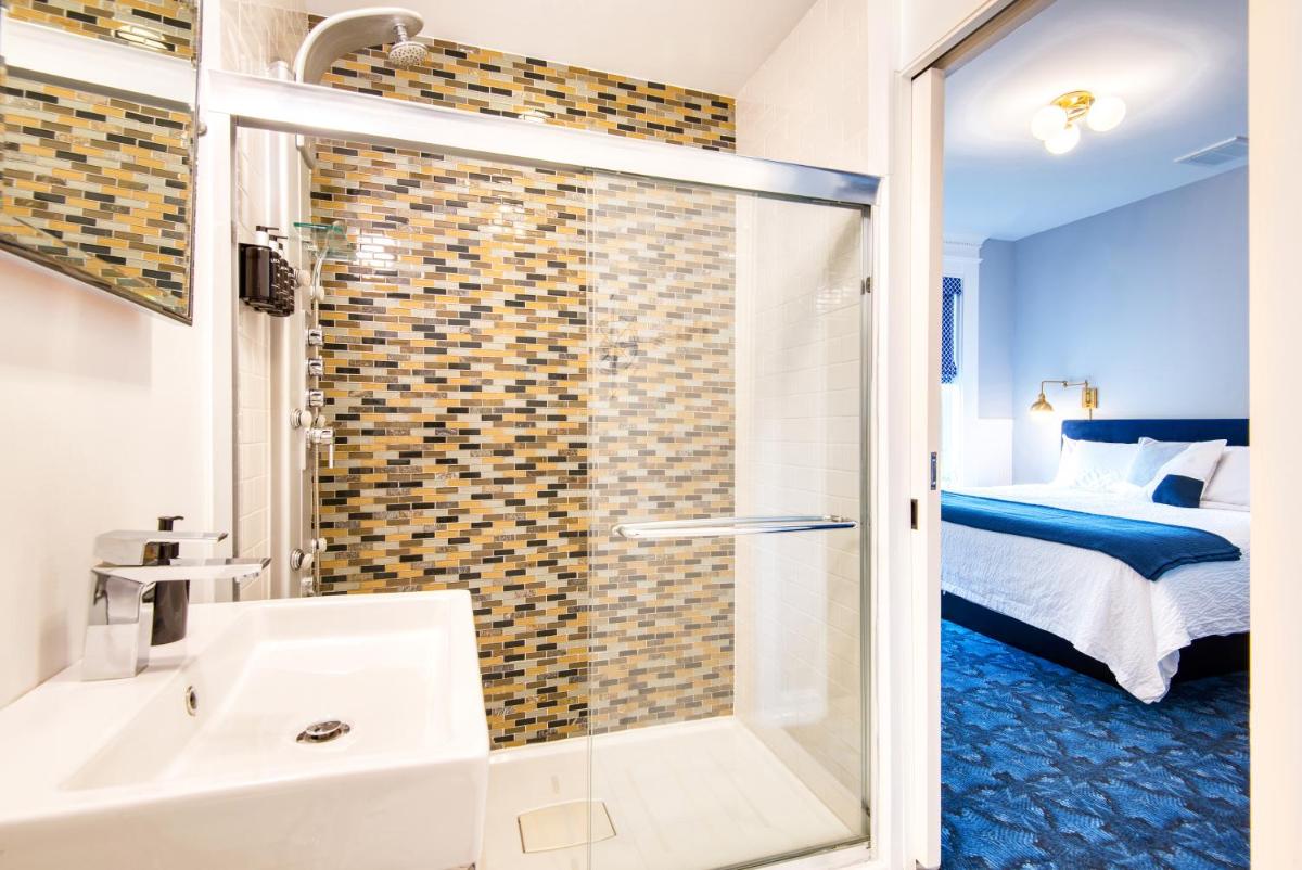 The Hudson Whaler - Housity