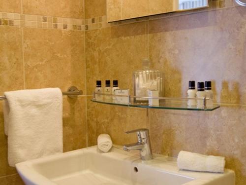 The Redstone Guesthouse - Housity