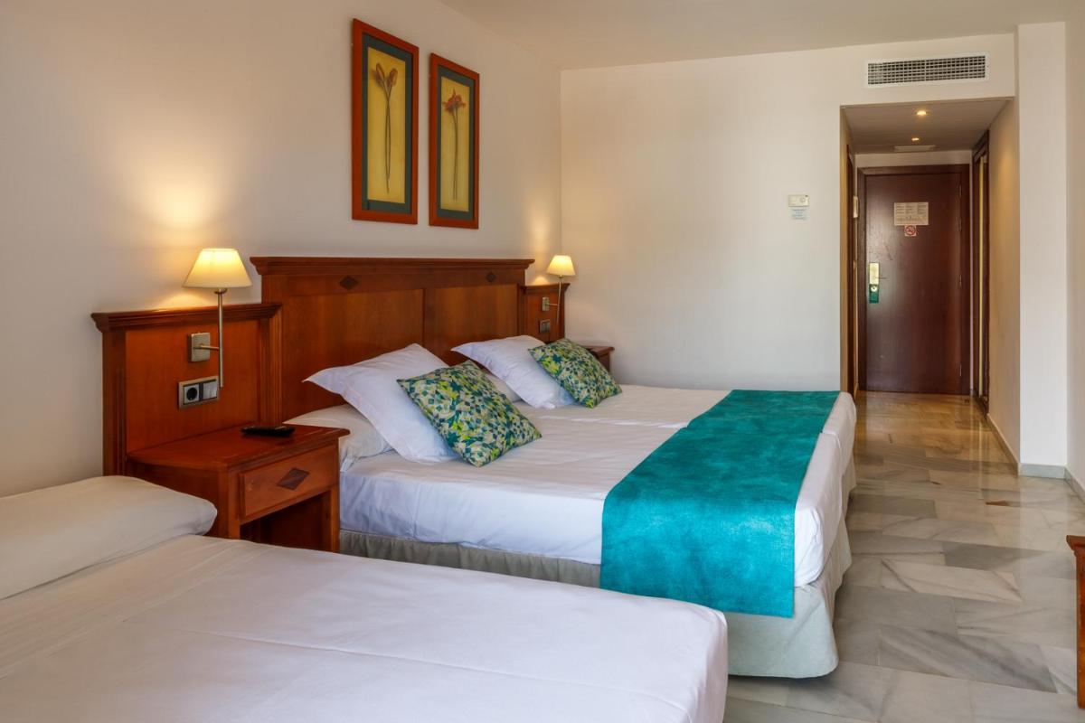 Cama o camas de una habitación en BQ Andalucia Beach Hotel