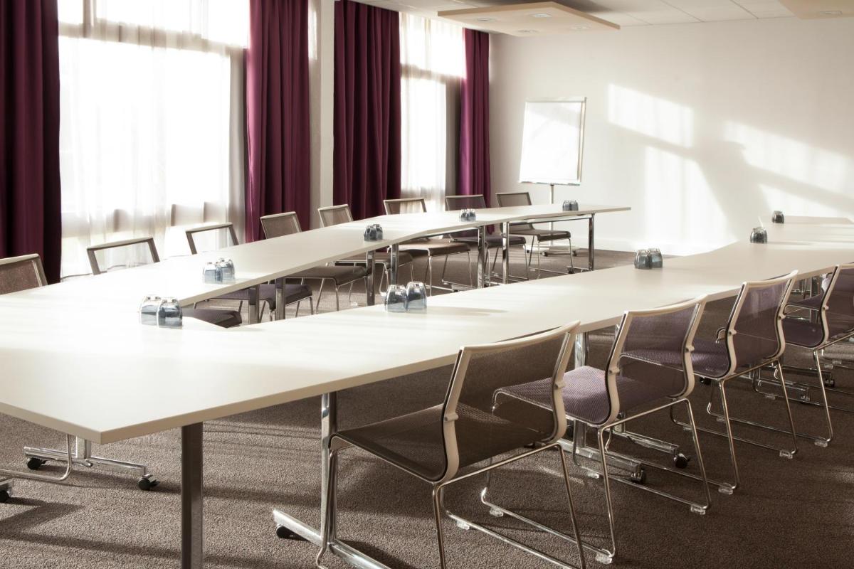 Espace de conférence ou salle de réunion dans l'établissement Novotel Fontainebleau Ury