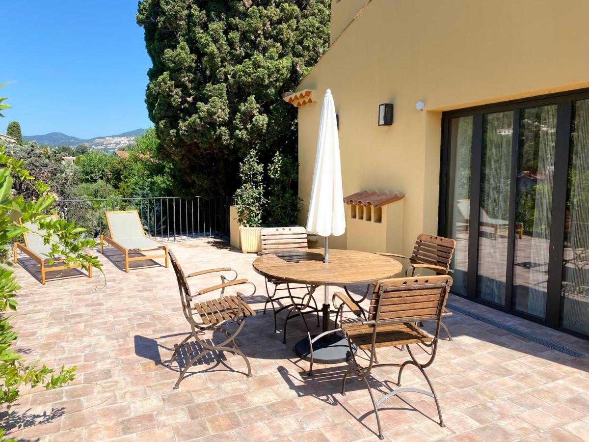 Balcon ou terrasse dans l'établissement Ermitage de l'Oasis & Spa - Cannes Mandelieu
