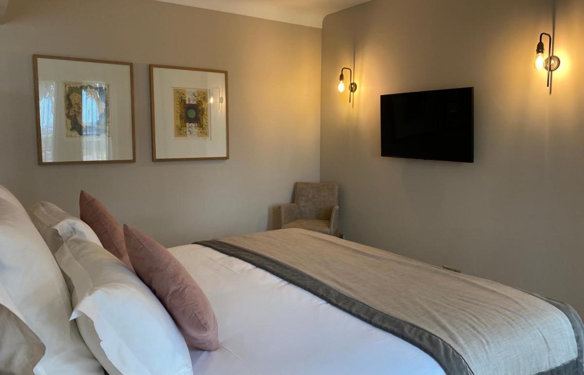 Un ou plusieurs lits dans un hébergement de l'établissement Ermitage de l'Oasis & Spa - Cannes Mandelieu