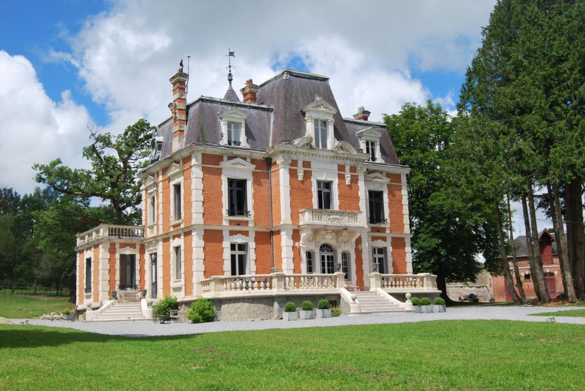 Chateau Sourliavoux, appartement en chambres d'hôtes - Housity