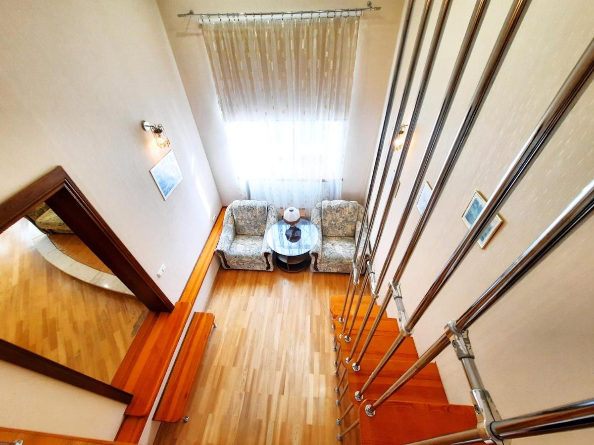 Дворівнева квартира у центрі біля корпусного парку Мережа Alex Apartments Цілодобове безконтактне заселення Документи для відрядження - Housity