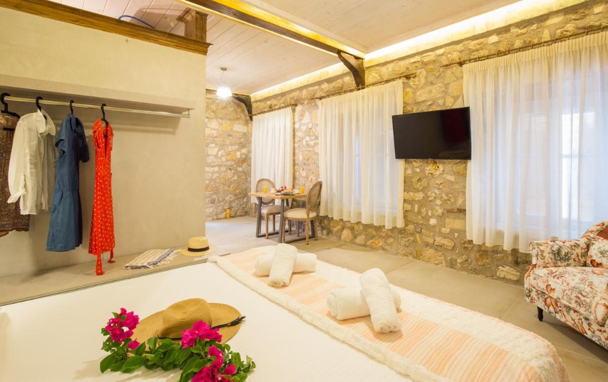 Stone Suites at Lefkada's Old Port - Housity