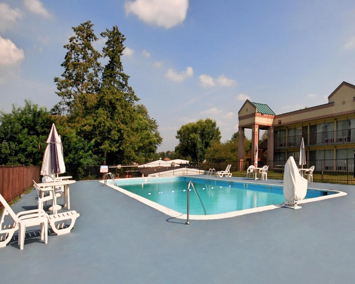 Quality Inn & Suites York East - Housity