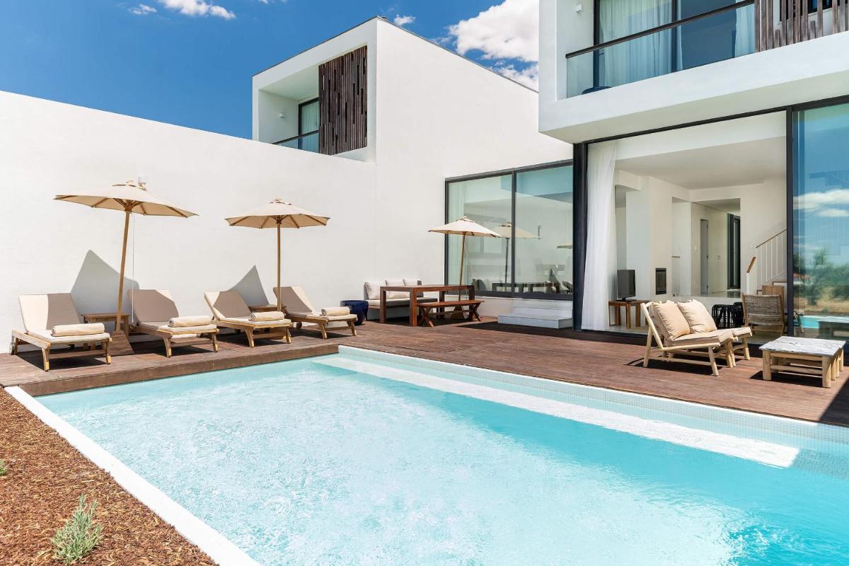A piscina em ou perto de Octant Evora
