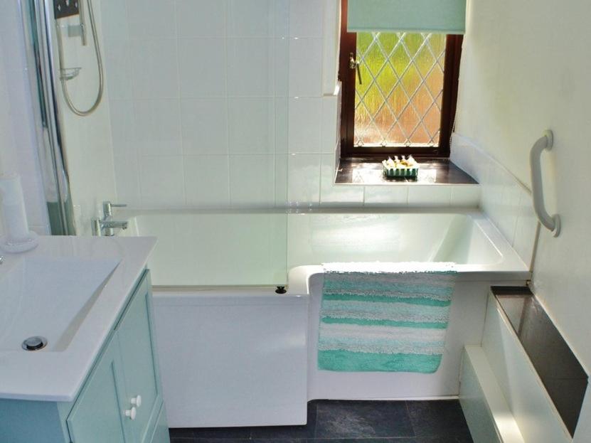 Church Villa B & B - Housity