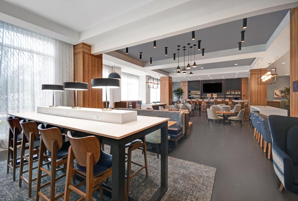 Holiday Inn Express - Houston - Galleria Area, an IHG Hotel - Housity