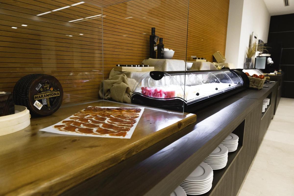 Comida en o cerca de este hotel