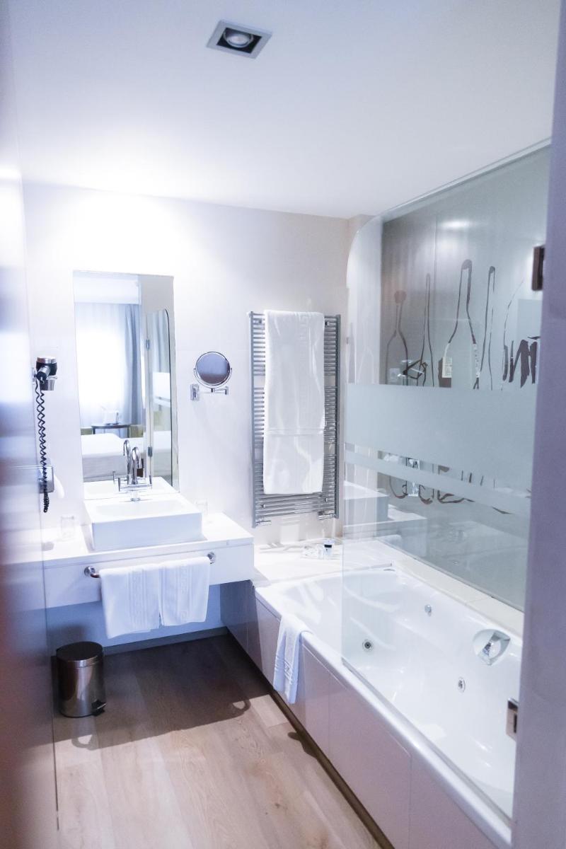 Un baño de Hotel Veracruz Plaza & Spa