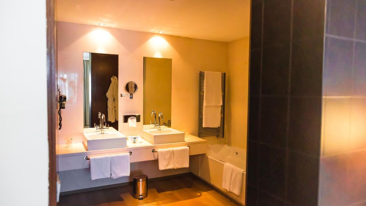 Un baño de Hotel Veracruz Plaza & Spa