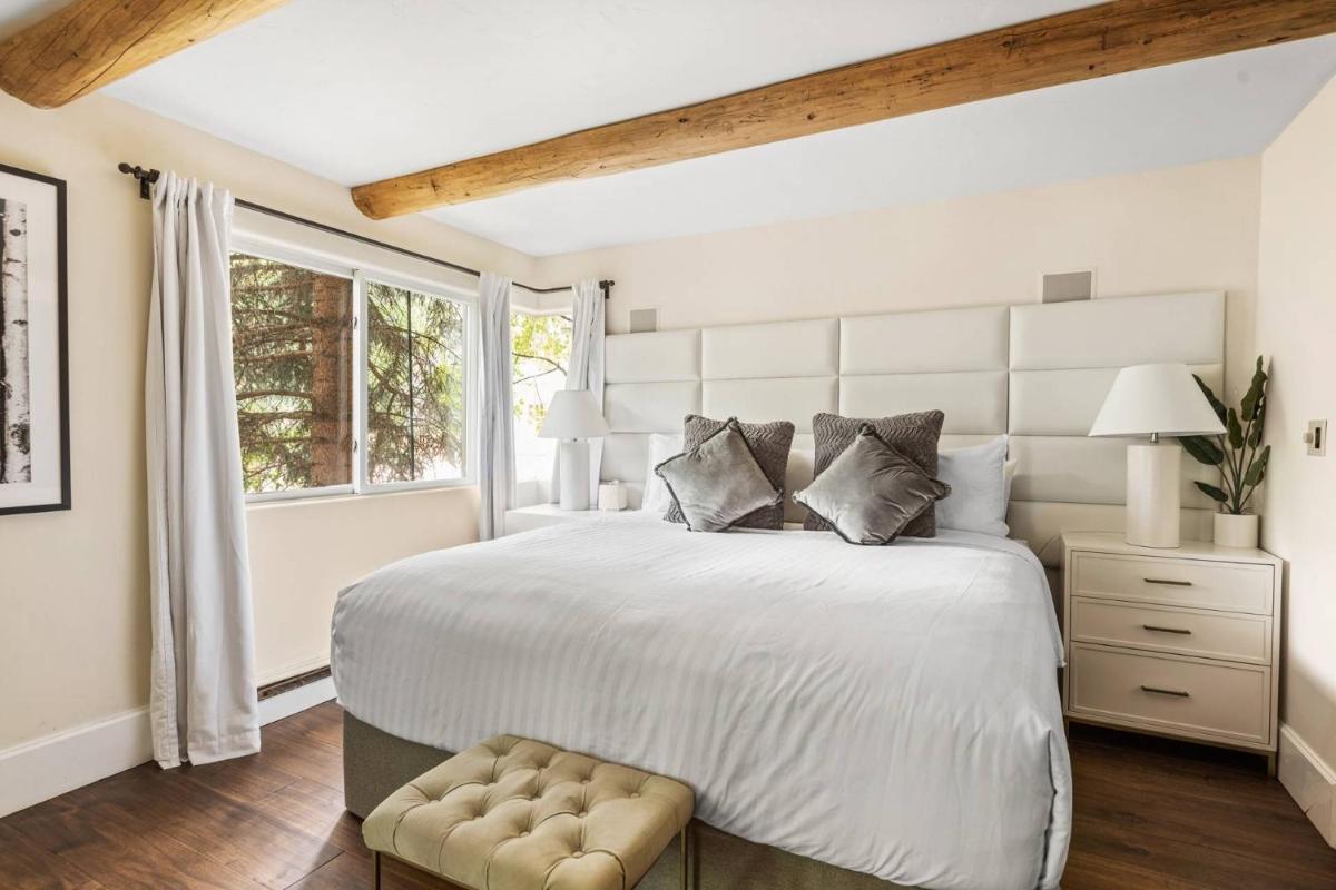 700 Monarch 201 - Housity