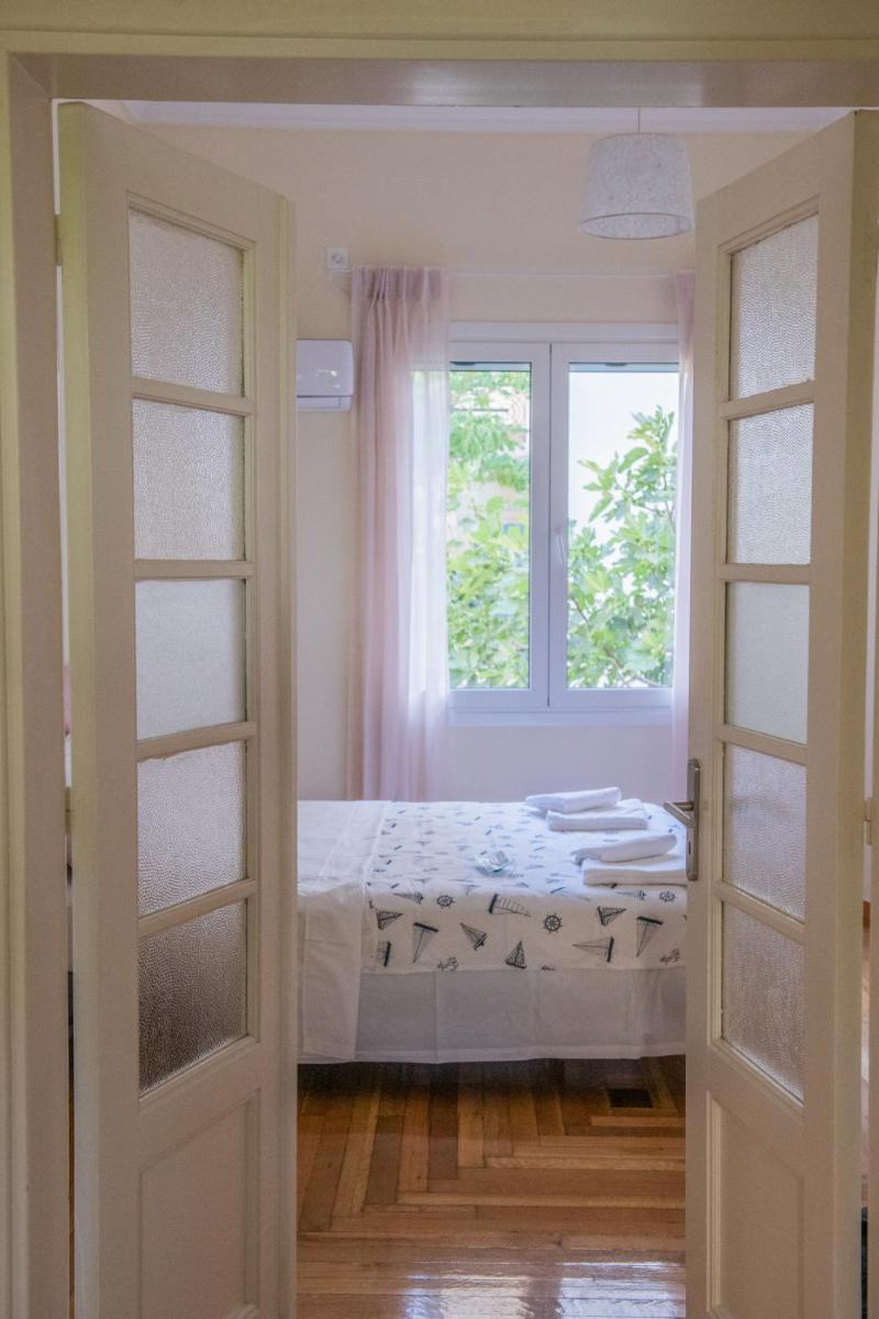 The Athenian House -Duxiana bed - Housity
