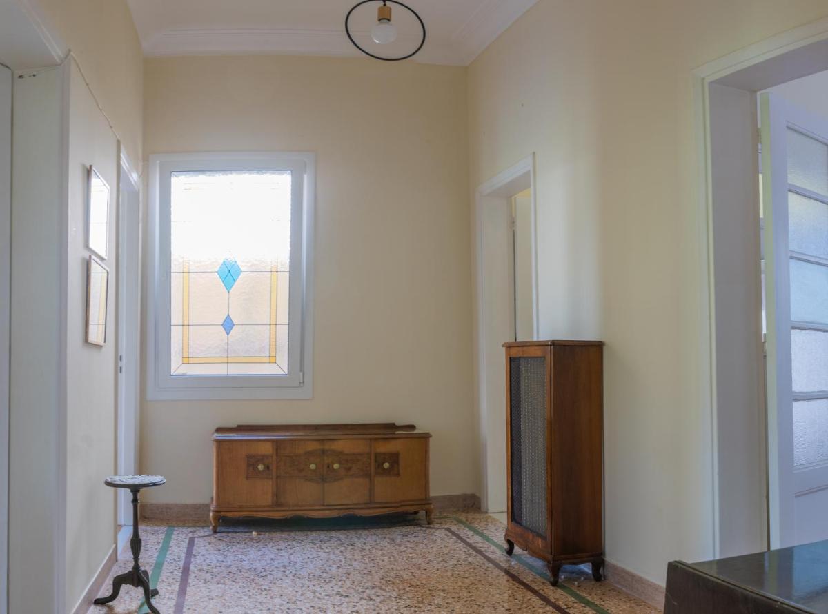 The Athenian House -Duxiana bed - Housity
