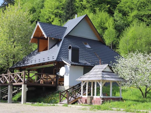 Три сосни - Housity