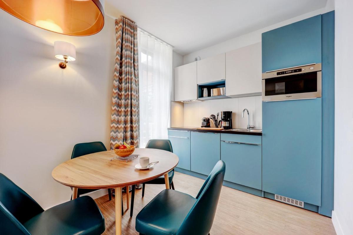 Cuisine ou kitchenette dans l'établissement Résidence Pierre & Vacances Premium Presqu'Ile de la Touques