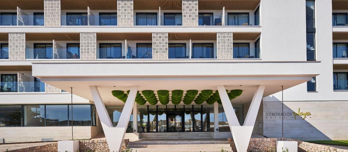 Fachada o entrada de Hotel & Spa S'Entrador Playa