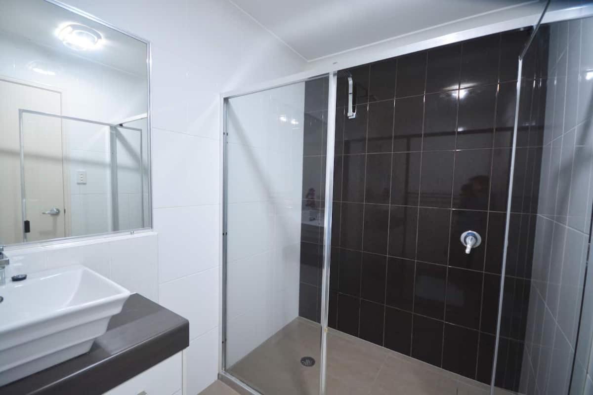 Suitetrails - Bundys Best! Modern Luxury in the heart of town