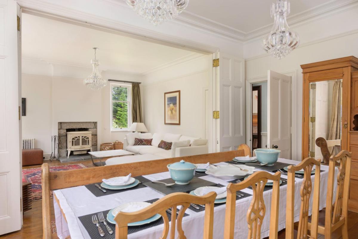Haven Retreat Scotland - Large 4 Bed House with Woodland garden, Aboyne ,Royal Deeside - Housity