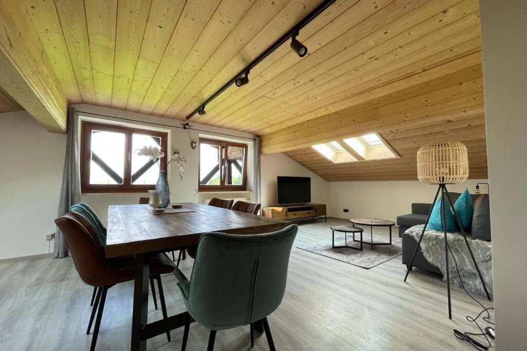 Gemütliche Ferienwohnung im DG am Tegernsee - Bergblick, Ruhe & ganz viel Platz - Housity