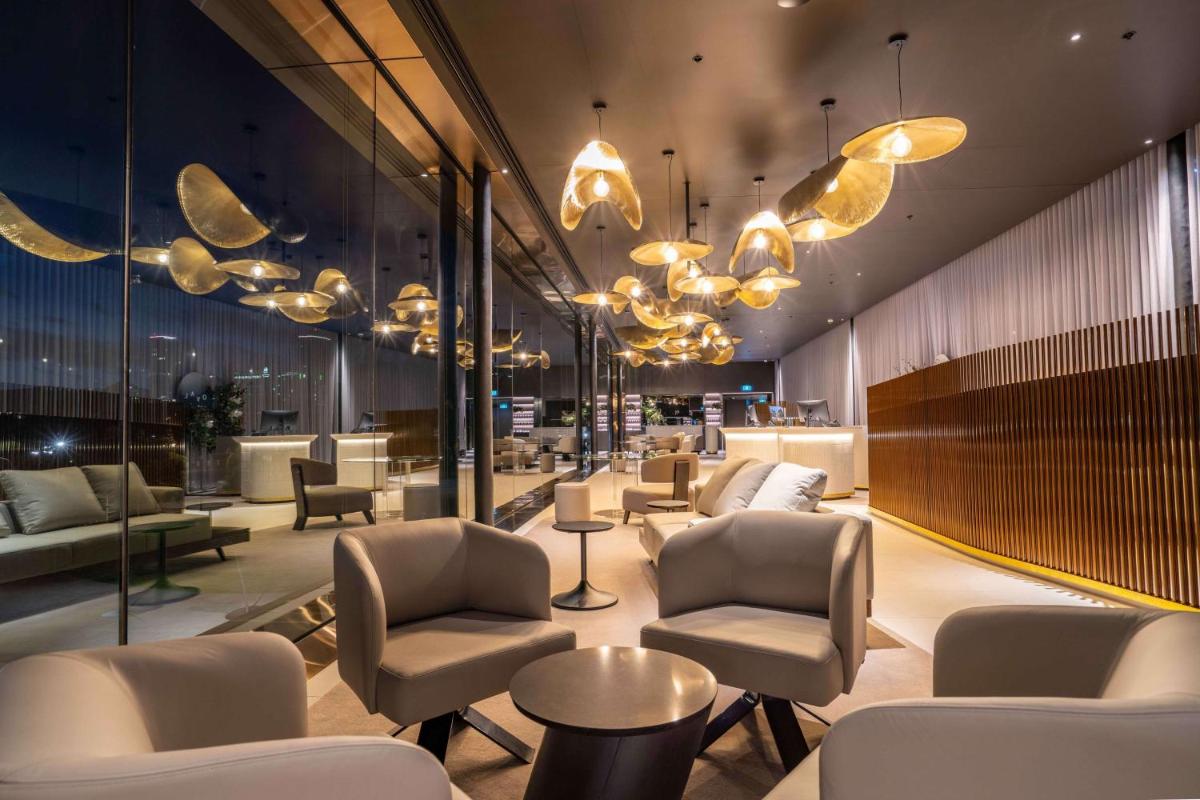Oval Hotel at Adelaide Oval - Housity