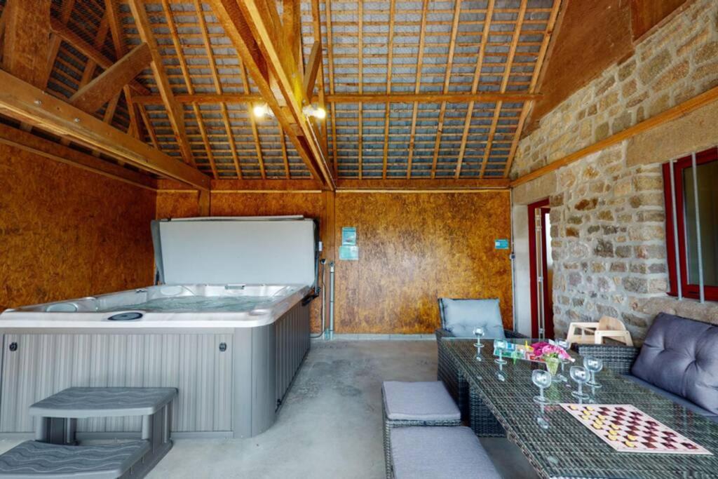 Maison d'Hippolyte 20pers SPA Billard Baby-foot - Housity
