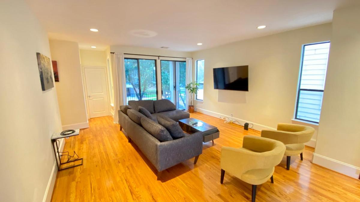 Luxury 4 Story Home in Downtown Houston - Housity