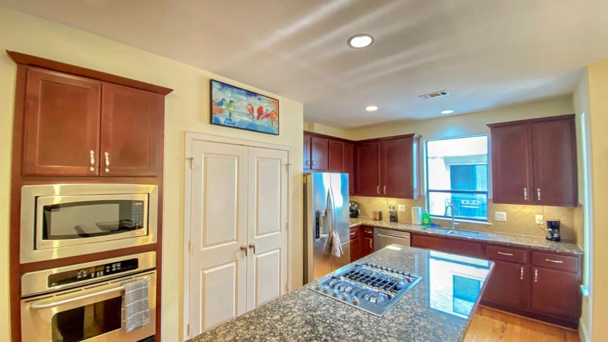 Luxury 4 Story Home in Downtown Houston - Housity
