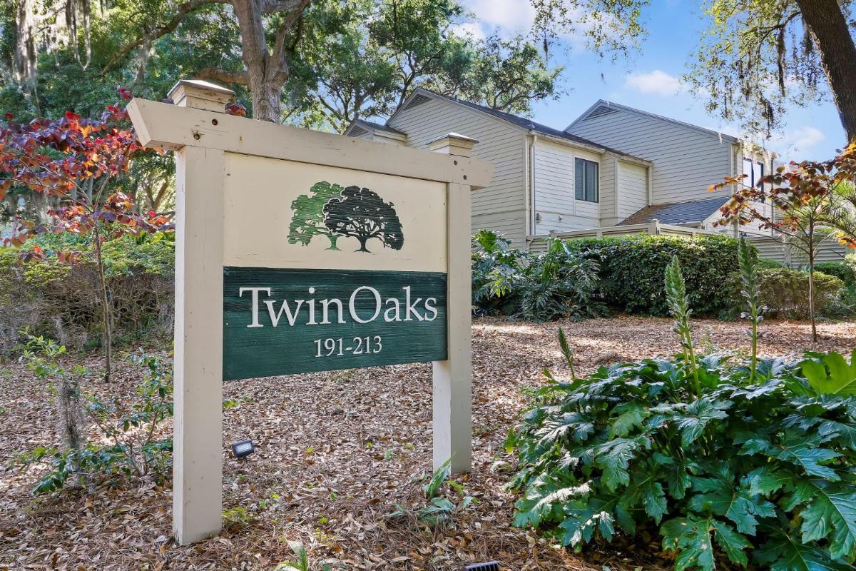 Twin Oaks Villas - Housity