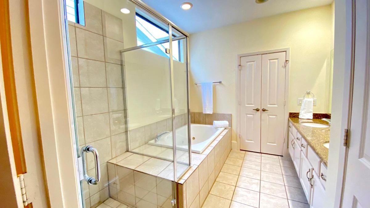 Luxury 4 Story Home in Downtown Houston - Housity